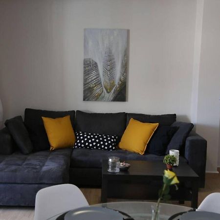 Penthouse Lux Flat With 2 Bd Next To Larissis Apartment Athena Bagian luar foto
