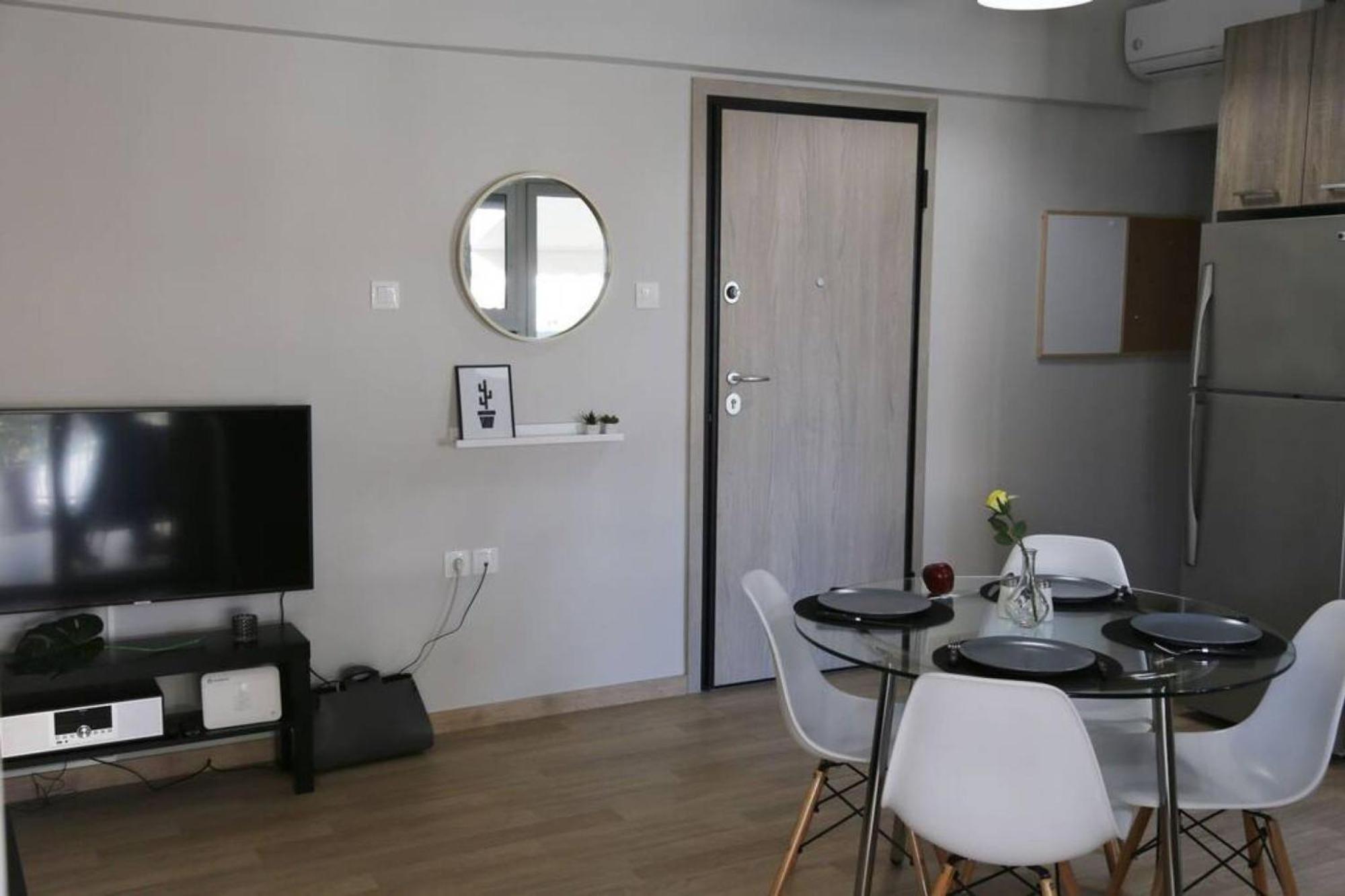 Penthouse Lux Flat With 2 Bd Next To Larissis Apartment Athena Bagian luar foto