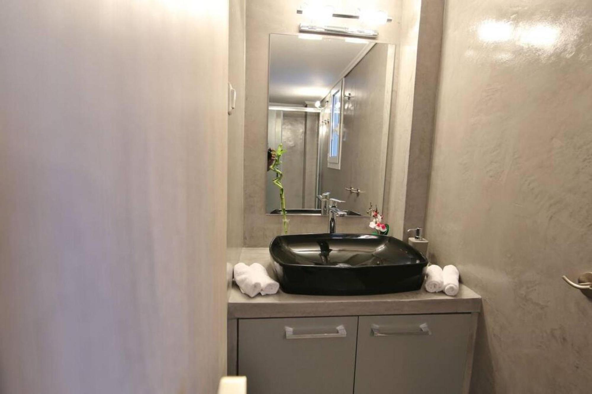 Penthouse Lux Flat With 2 Bd Next To Larissis Apartment Athena Bagian luar foto