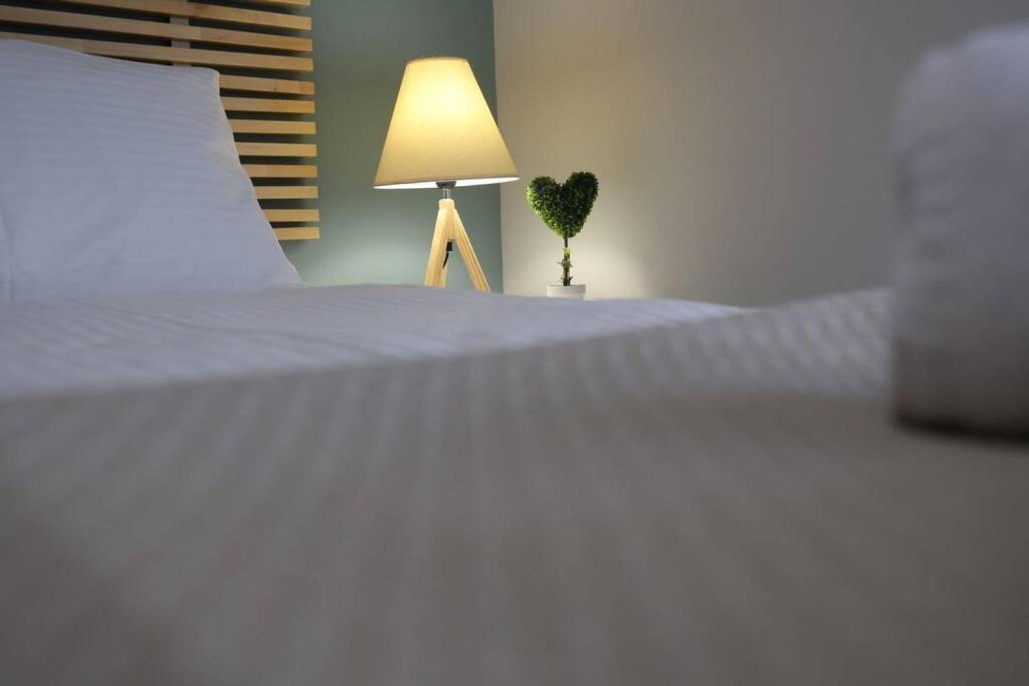 Penthouse Lux Flat With 2 Bd Next To Larissis Apartment Athena Bagian luar foto