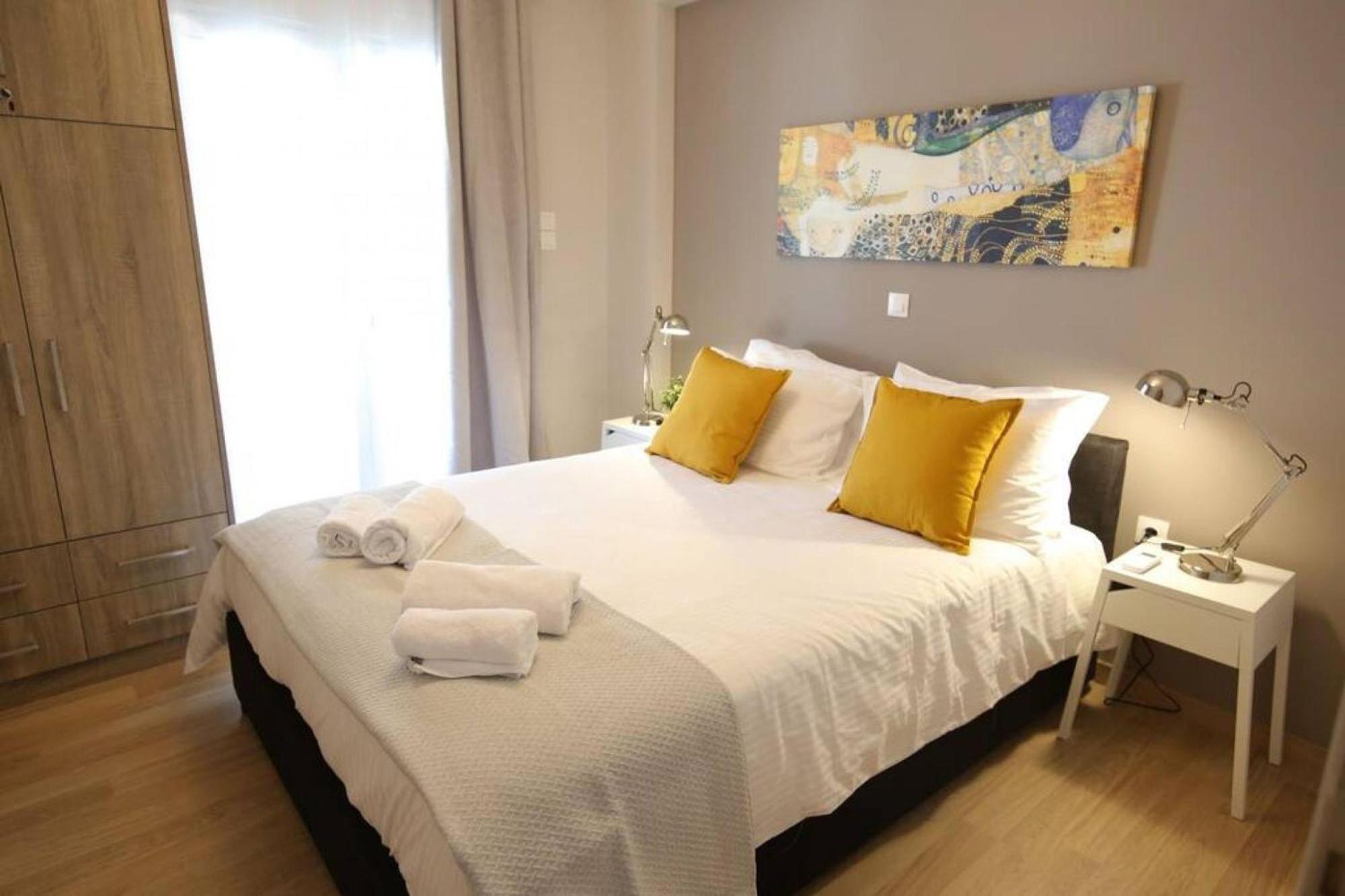 Penthouse Lux Flat With 2 Bd Next To Larissis Apartment Athena Bagian luar foto