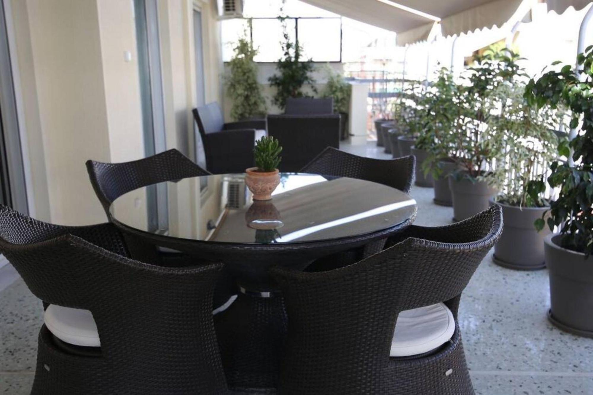 Penthouse Lux Flat With 2 Bd Next To Larissis Apartment Athena Bagian luar foto