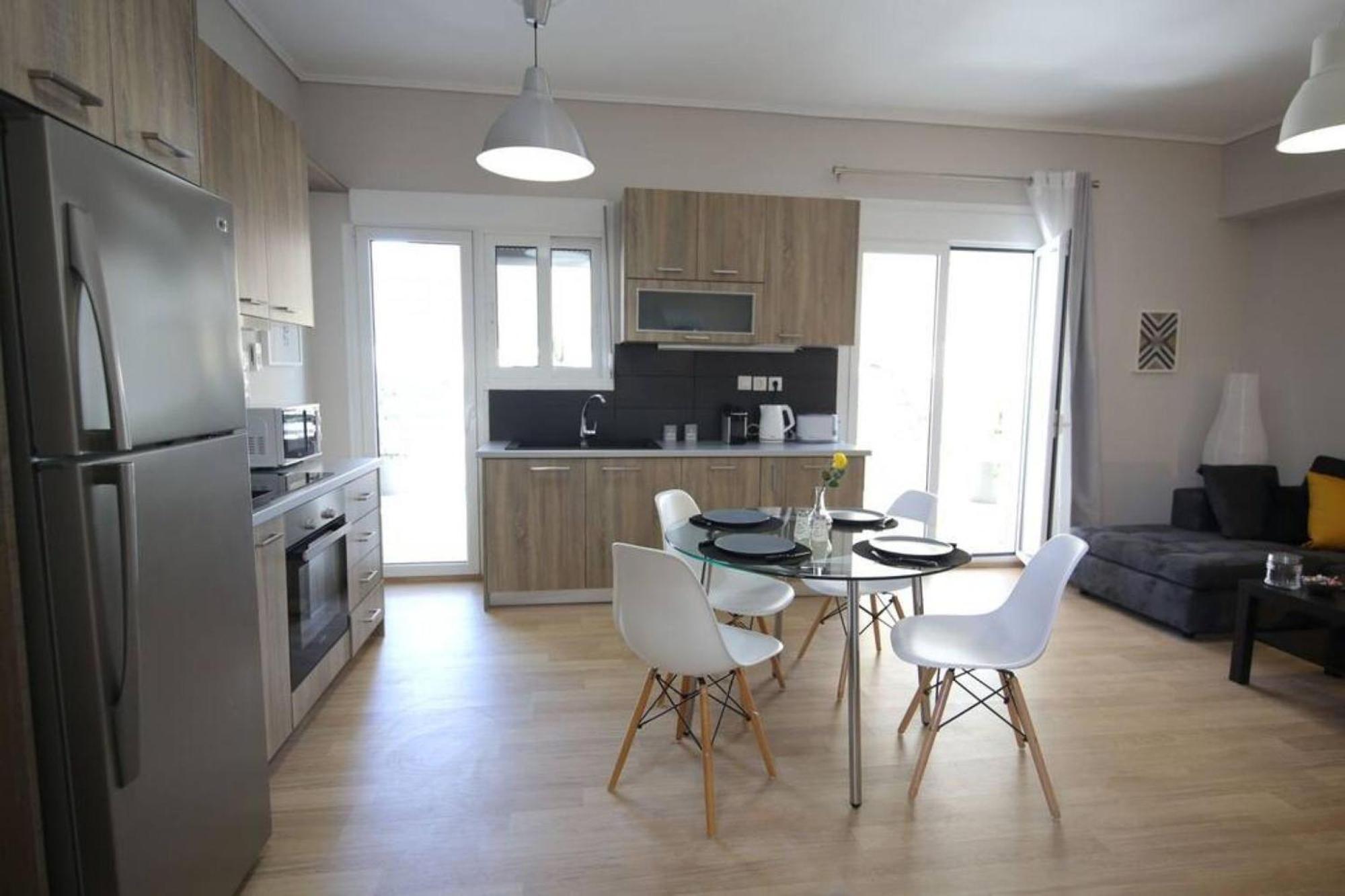 Penthouse Lux Flat With 2 Bd Next To Larissis Apartment Athena Bagian luar foto